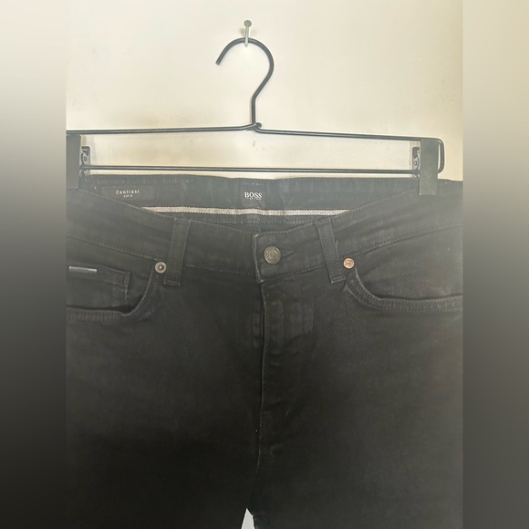 HUGO BOSS Mens Black Jeans Size 30/32
Hugo Boss Men's Black Jeans - Picture 7 of 13